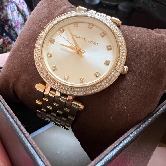 Beautiful Michael Kors watch (hardly worn).